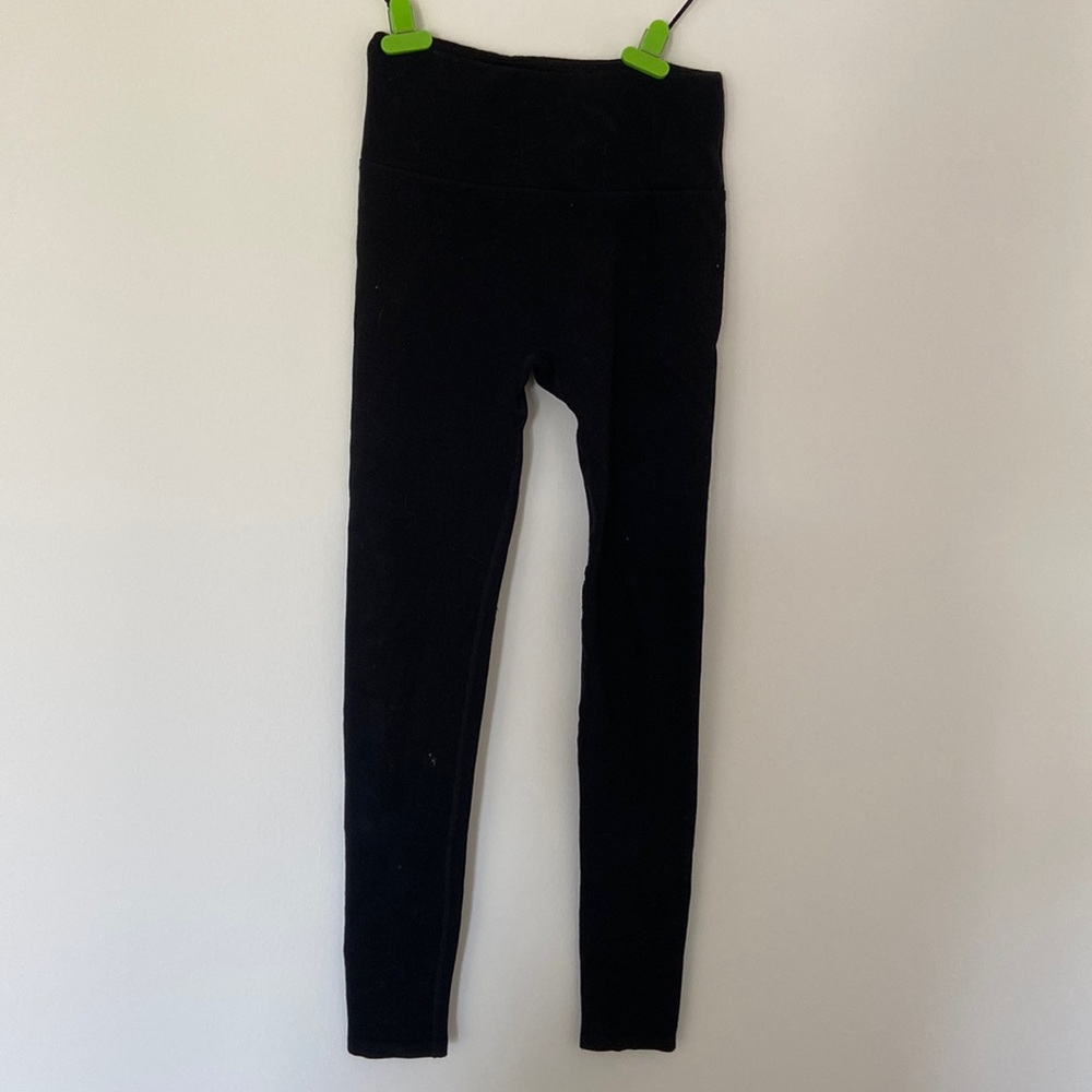 Black Fabletics Leggings.